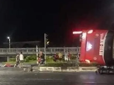 Tai nạn thảm khốc xe khách lật, 4 người tử vong