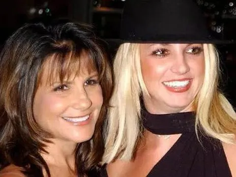 Không được mời tham dự đám cưới, mẹ Britney Spears lần đầu lên tiếng