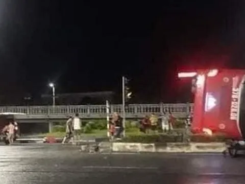 Tai nạn nghiêm trọng: Xe khách lật trên quốc lộ ở Ninh Bình, ít nhất 4 người tử vong