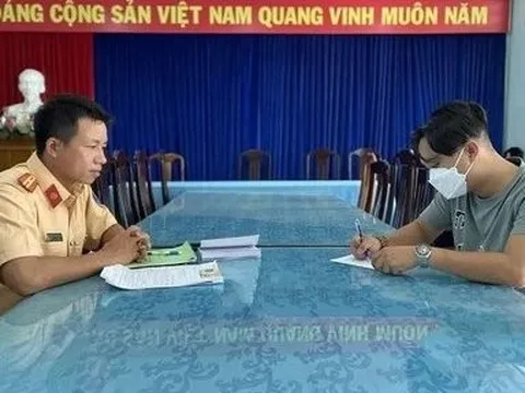 Tước bằng 2 tháng tài xế xe Hoa Mai chạy lấn làn, “hổ báo” trên phố