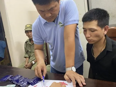 Bắt thanh niên đem theo dao bấm, tàng trữ gần 1000 viên ma túy