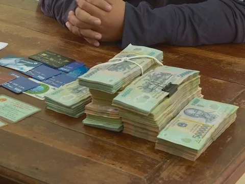 Khởi tố cô gái giúp sức cho người yêu lừa đảo hơn 10 tỷ đồng