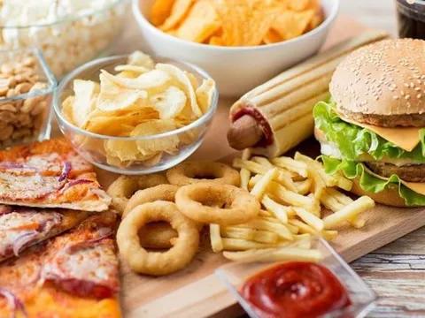 Hàng loạt bệnh lý nguy hiểm "chực chờ" từ thói quen ăn uống của nhiều người Việt