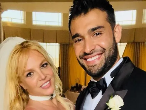 Hé lộ nội dung hợp đồng tiền hôn nhân của Britney Spears và chồng trẻ
