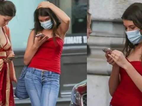 Suri Cruise ngoại hình nổi bật ở tuổi 16 gây chú ý