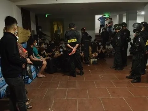 Gần 200 cảnh sát tổ chức vây bắt ổ bay lắc tại khách sạn hạng sang