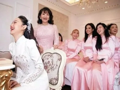 Nhan sắc người mẹ ruột trẻ đẹp của ca sĩ Minh Hằng