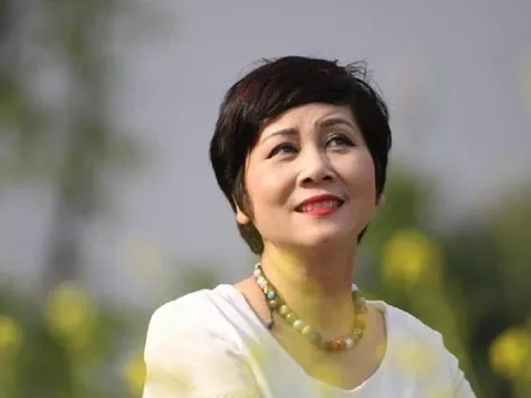 NSND Minh Hằng sau biến cố: "Tôi dần thích nghi khi độc hành"