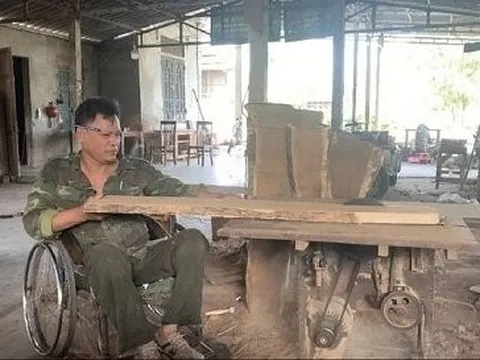 Nghị lực của giám đốc ngồi xe lăn trở thành điển hình làm theo lời Bác