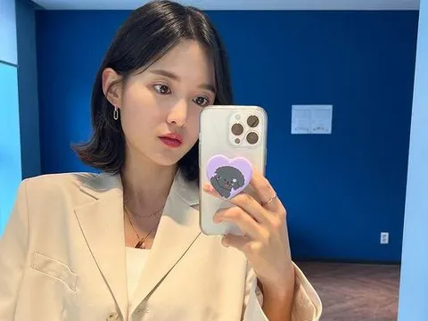 Sao nhí Hàn đóng phim để nuôi gia đình 15 người: Nhan sắc hiện tại "gây mê"