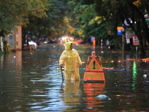 Nhọc nhằn với điệp khúc 'Hà Nội mùa này phố cũng như sông', công ty thoát nước lời lãi ra sao khi doanh thu vẫn đều đặn hàng trăm tỷ đồng?