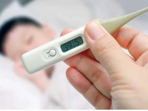 Sai lầm cha mẹ cần tránh kẻo khiến trẻ nguy kịch vì sốt xuất huyết