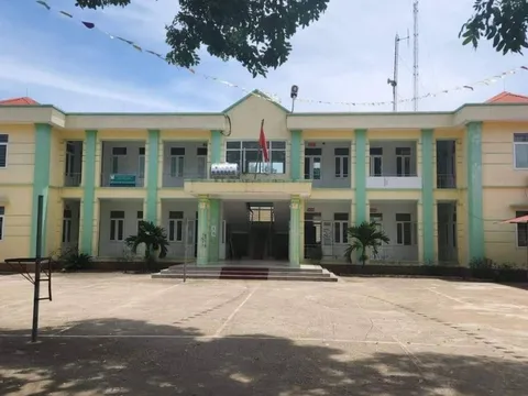 Khai trừ ra khỏi Đảng Chủ tịch UBND xã và Chủ tịch hội phụ nữ xã quan hệ bất chính