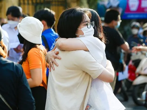 ẢNH: Đến cổng trường những ngày thi để hiểu lòng cha mẹ