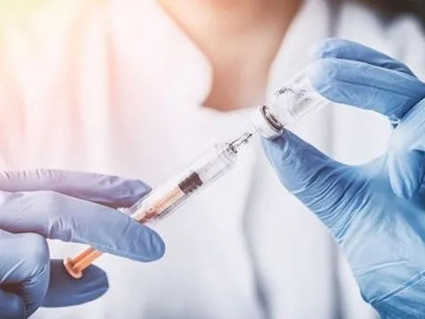 Vì sao cần phải tiêm vắc-xin mũi nhắc lại khi số ca Covid-19 đã giảm mạnh?