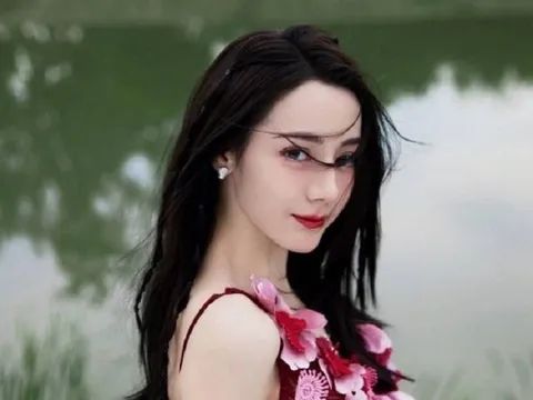 Xuýt xoa nhan sắc tuổi 30 của Địch Lệ Nhiệt Ba