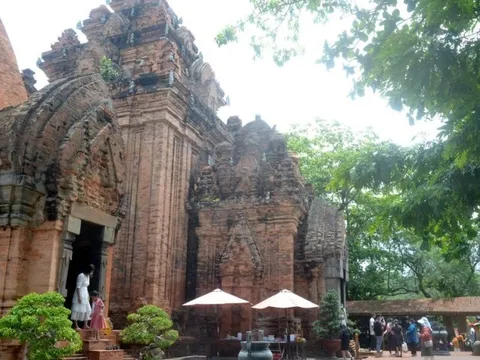 Khánh Hòa và Ấn Độ tìm điểm chung phát triển du lịch văn hóa tâm linh