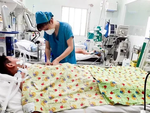 Nhân viên y tế nghỉ việc hàng loạt, công tác phòng, chống sốt xuất huyết gặp khó