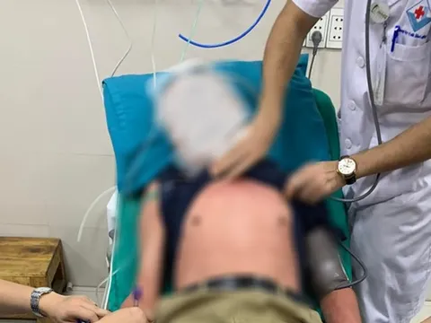 Sốc phản vệ nguy kịch sau khi đi ăn sáng về