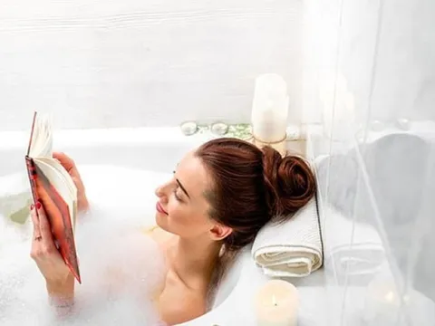 Vì sao nên tắm nước ấm trước khi ngủ vào mùa hè?