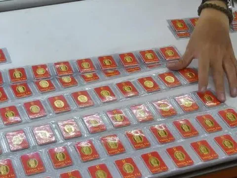 Giá vàng hôm nay 18-6: Lao xuống do USD tăng giá trở lại