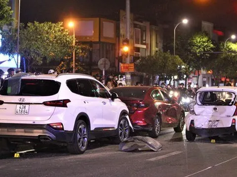 Nóng: Ô tô gây tai nạn liên hoàn, 1 bà bầu bị thương nặng