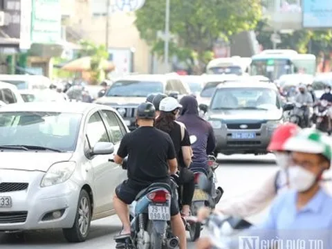 Người dân lách làn, đi ngược chiều ngày Hà Nội phân luồng giao thông