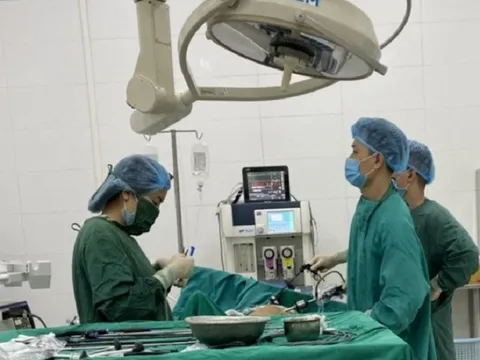 Cứ nghĩ đi ngoài do bệnh trĩ ai ngờ đến viện mới biết bị ung thư nặng