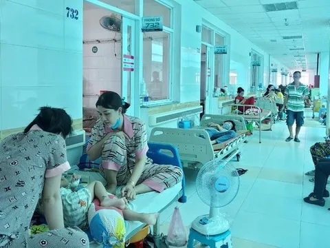 Số trẻ bị sốt xuất huyết tăng cao bất thường, bệnh viện lo thiếu dịch truyền