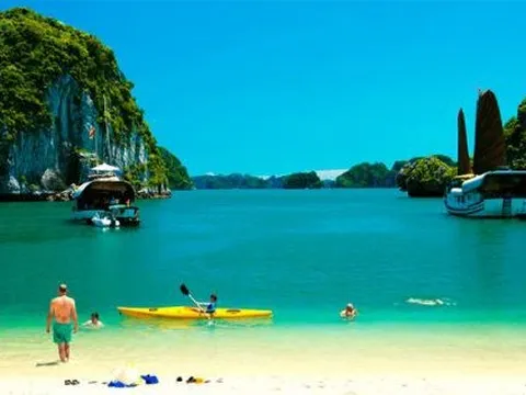 Tìm thấy thi thể nữ du khách trong vụ chìm tàu trên vịnh Lan Hạ