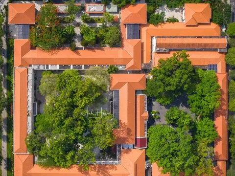 Cận cảnh trường trung học cổ nhất TP. HCM, nơi Quốc vương Campuchia từng học