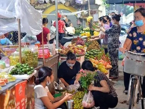 Nhiều loại hình dịch vụ lao đao vì giá xăng tăng phi mã