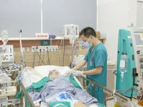 Ăn bánh trôi ngô 6 người ngộ độc, 1 trẻ nhỏ tử vong