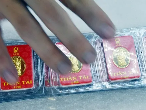 Giá vàng hôm nay 21-6: USD còn tăng giá, vàng tiếp tục giảm