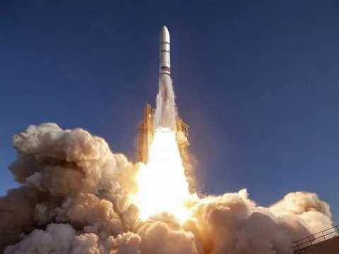 Giá cổ phiếu của một doanh nghiệp chỉ có 8 nhân viên đã tăng sốc từ "cốc trà đá" lên hơn 60.000 đồng nhờ doanh thu tăng tới 6.100%