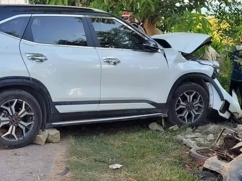 Vợ chồng tử vong, con trai bị thương nặng sau cú va chạm với xe ô tô