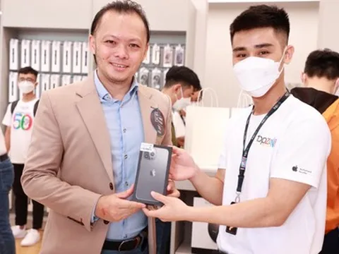 iFan sốc khi TopZone không chỉ giảm nửa giá mà còn tặng khách hàng cả iPhone 13 Pro Max miễn phí