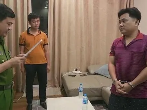 Khởi tố giám đốc và hai nhân viên sản xuất xăng giả