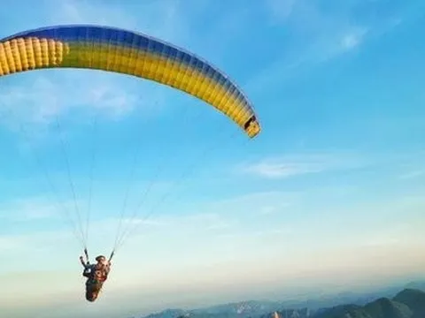 Trải nghiệm bay dù lượn, ngắm “Vịnh Hạ Long của Tây Nguyên”