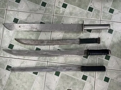 Bắt khẩn cấp nhóm thanh thiếu niên dùng hung khí chém người