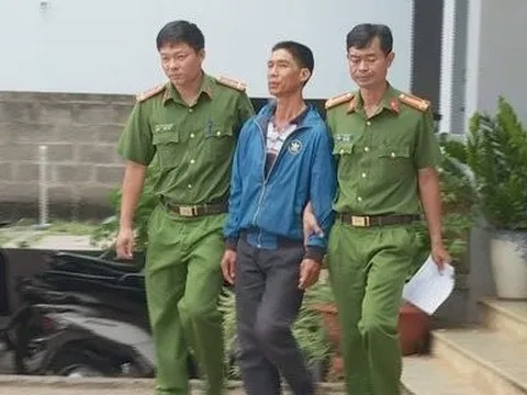 Bắt tạm giam người đàn ông đâm trọng thương con trai