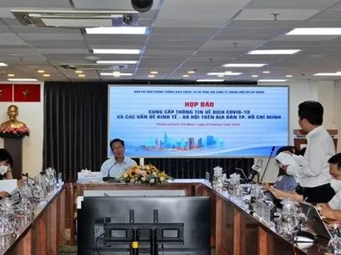 Vì sao vẫn yêu cầu test Covid-19 khi đến làm việc tại trại tạm giam?