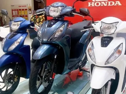 Honda Vision bất ngờ gia nhập hội ‘siêu xe’ - dân mạng than: Đại gia mới dám mua Vision