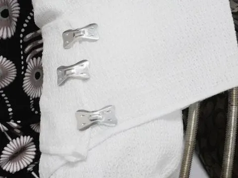 Nhiễm trùng nặng, hủy xương tay vì bó thuốc lá trị viêm khớp