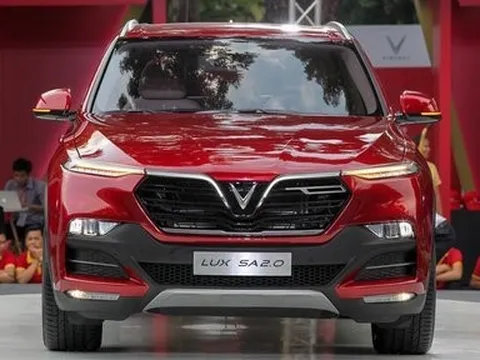 VinFast Lux SA 2.0 và Ford Everest, liệu xe Việt có “ngon” hơn xe Mỹ?