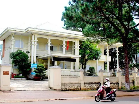 Nhiều y, bác sĩ ở Tây Nguyên nghỉ việc: Giữ chân cách nào?