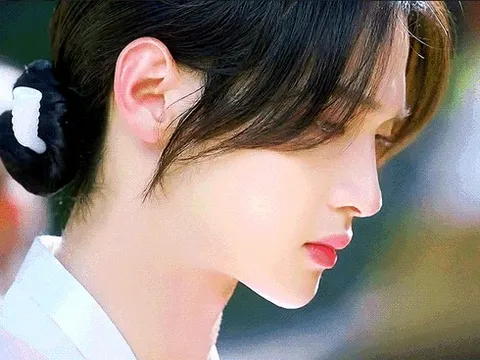 Đây là màn giả gái xuất sắc nhất màn ảnh Hàn, xinh cỡ nào mà nữ chính cũng phải lép vế?