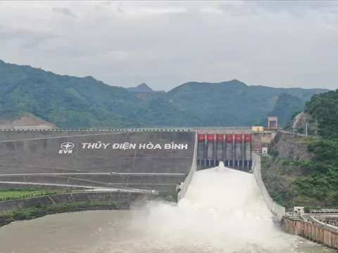Thủy điện Hòa Bình mở cửa xả lũ vào 14h chiều nay