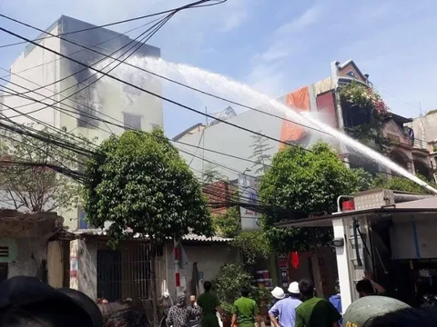 Cháy cửa hàng tạp hóa ở Hà Nam, 1 nhân viên giao nước tử vong