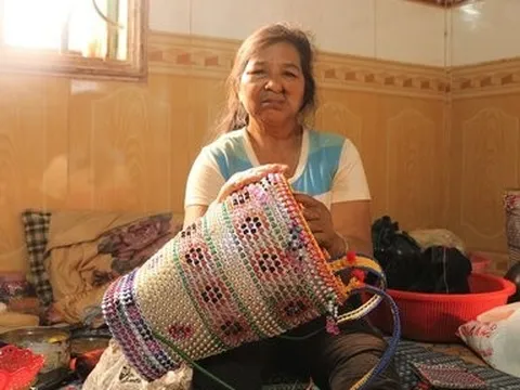 Độc đáo những chiếc gùi làm từ phế phẩm ve chai